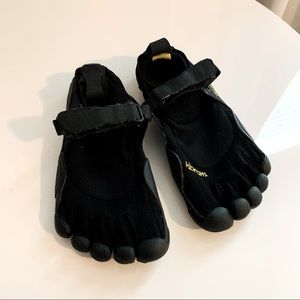 LAST CHANCE 🚀 Vibram 5 Fingers Sz 5
